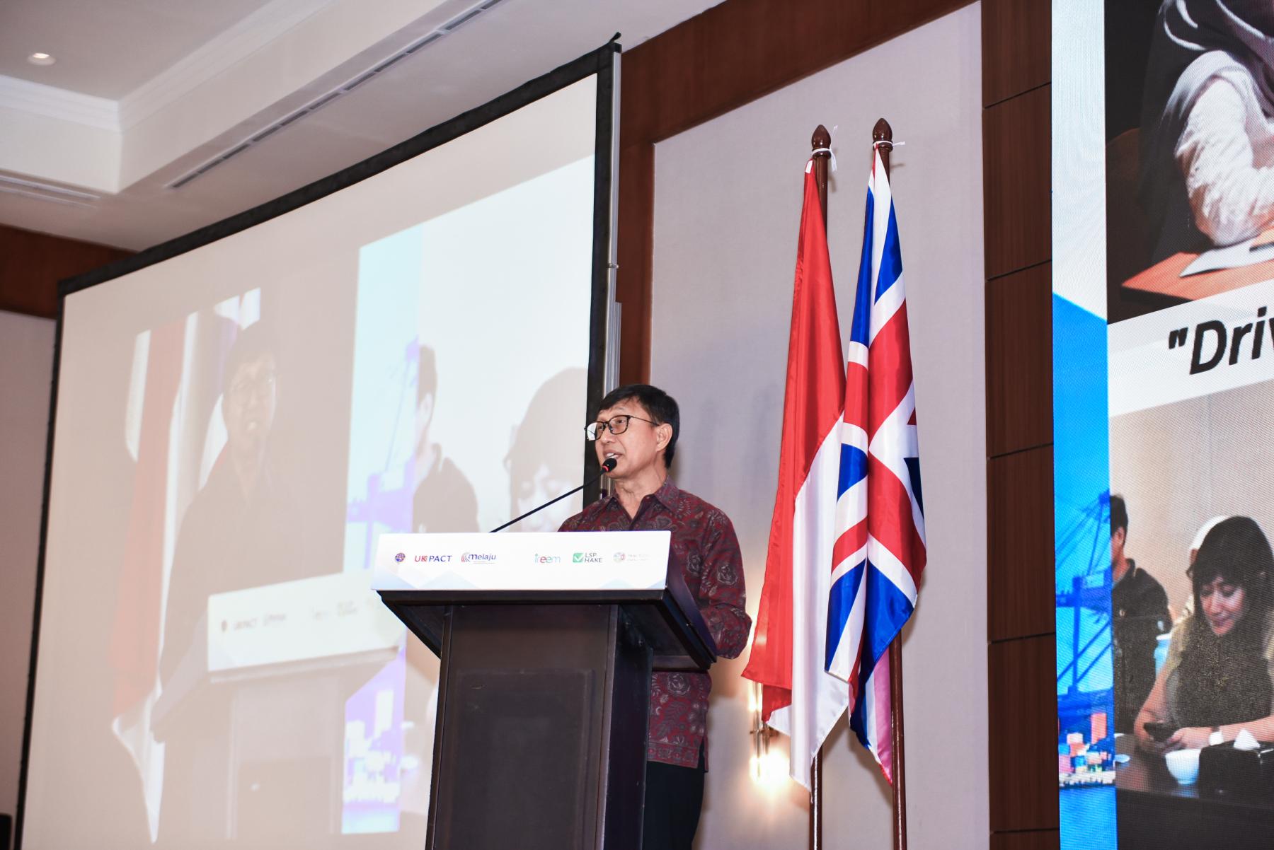 Arief Yunan, Executive Director of IREEM, delivered his remarks during the UK PACT Collaborative Forum in Jakarta.